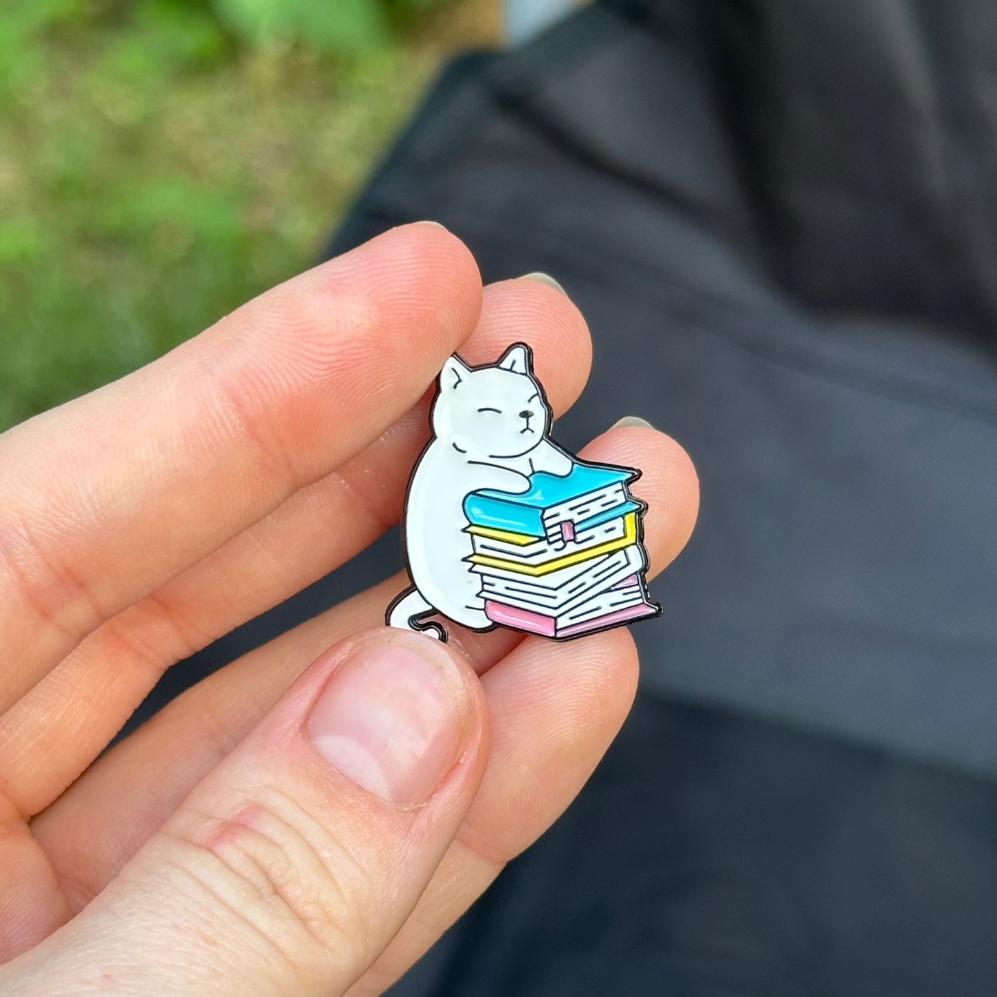 Pin “Cat & Book Stack”