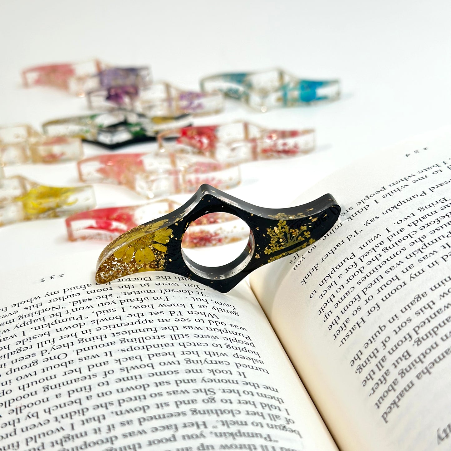 Page Holder for Books – Floral Acrylic 🌸