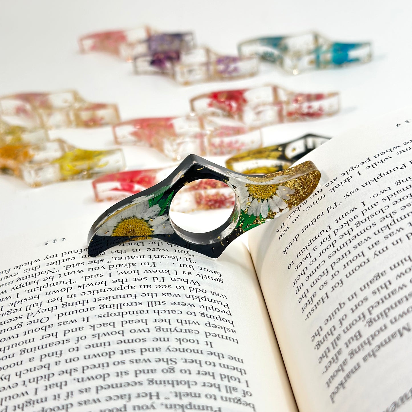 Page Holder for Books – Floral Acrylic 🌸