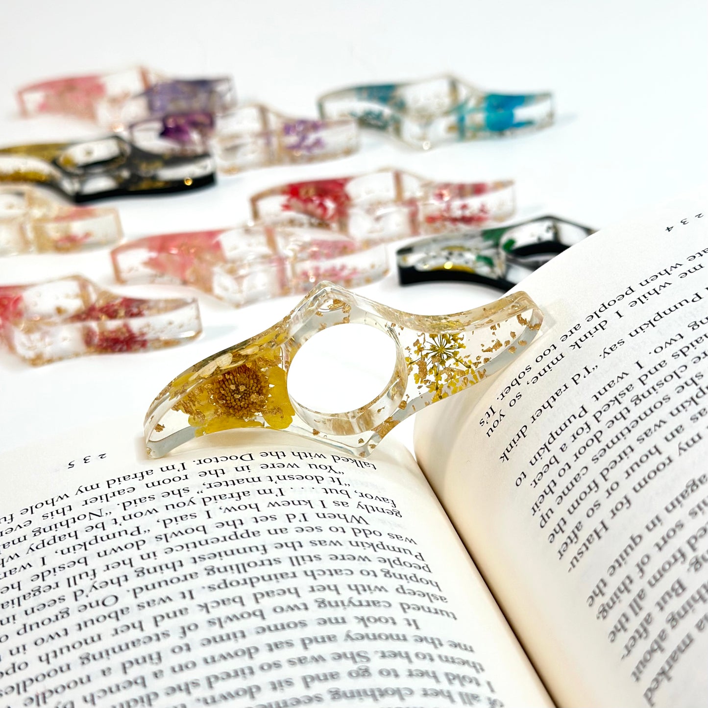 Page Holder for Books – Floral Acrylic 🌸