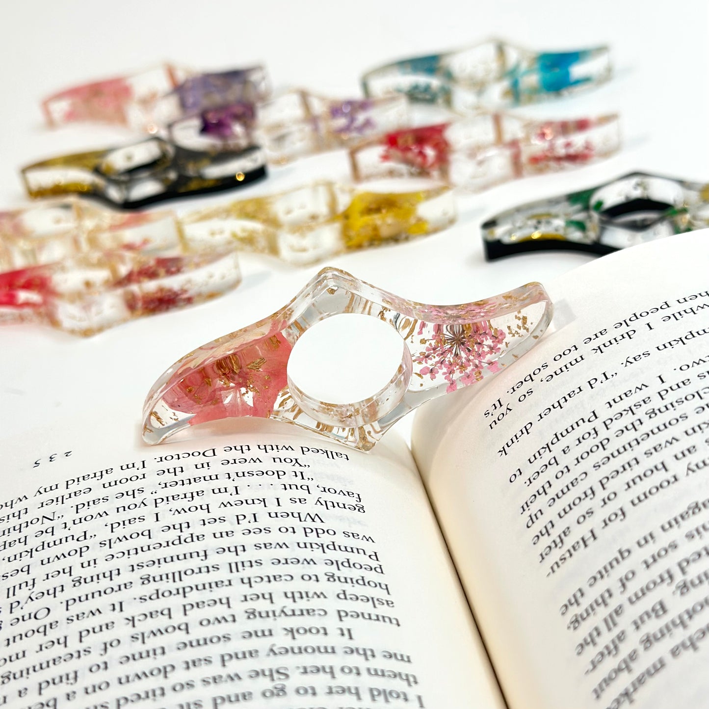 Page Holder for Books – Floral Acrylic 🌸
