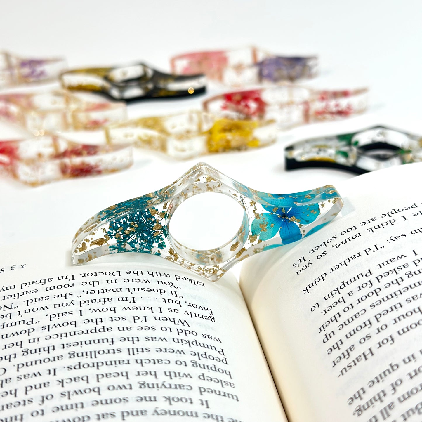 Page Holder for Books – Floral Acrylic 🌸