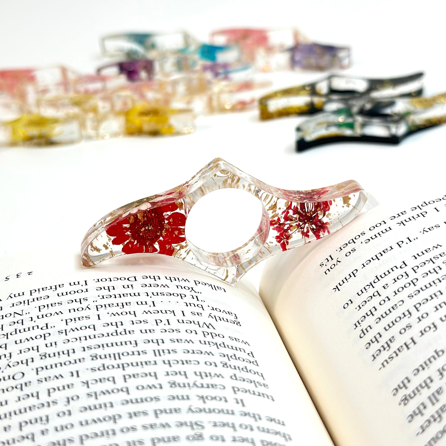 Page Holder for Books – Floral Acrylic 🌸