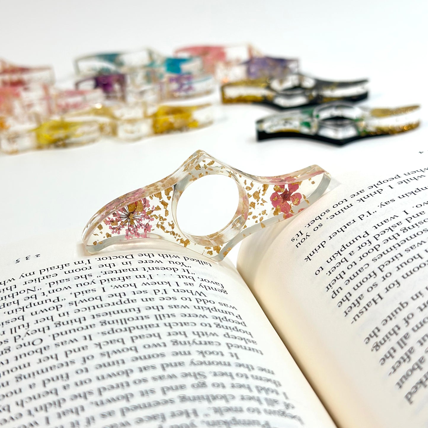 Page Holder for Books – Floral Acrylic 🌸