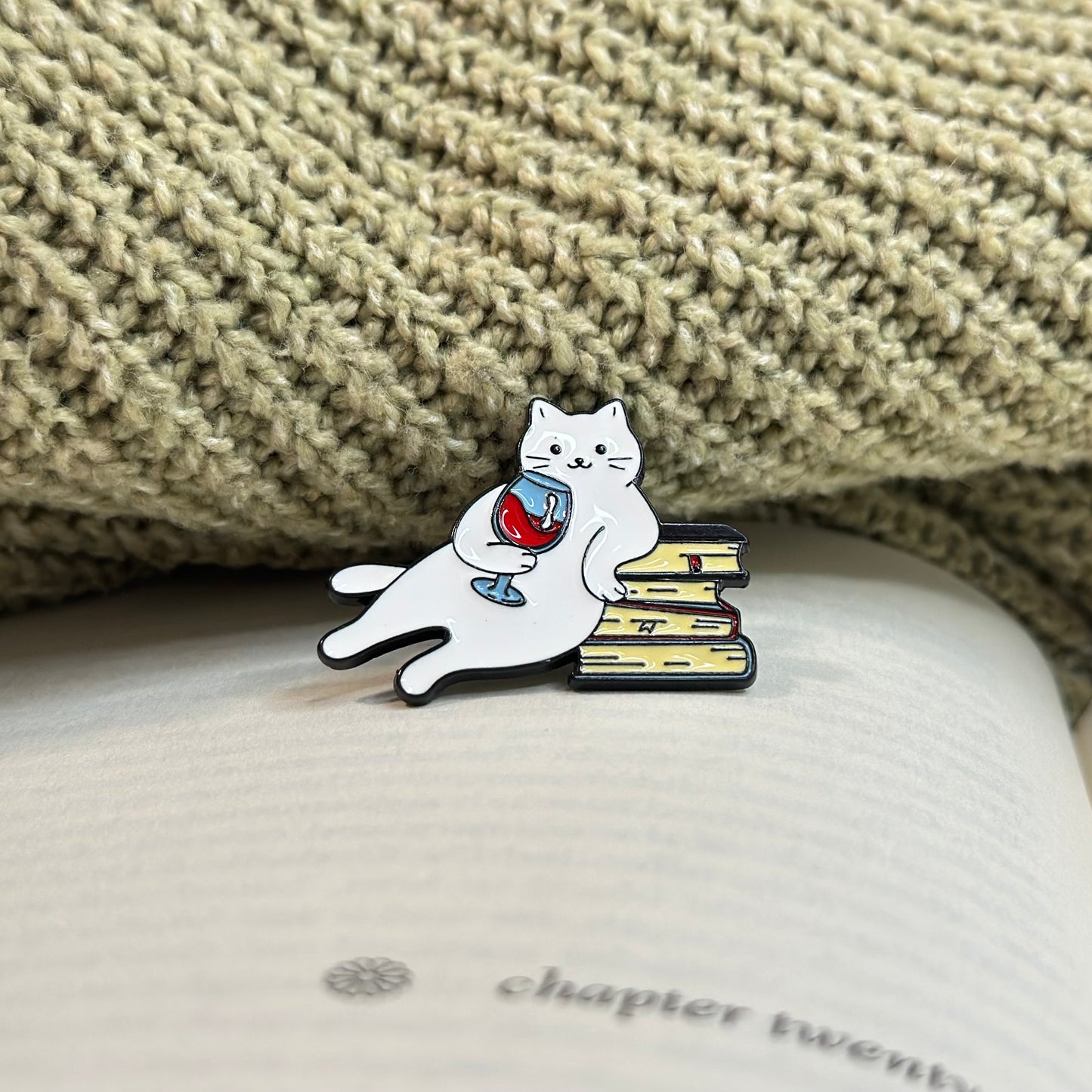 Pin “Cat with Wine & Books”