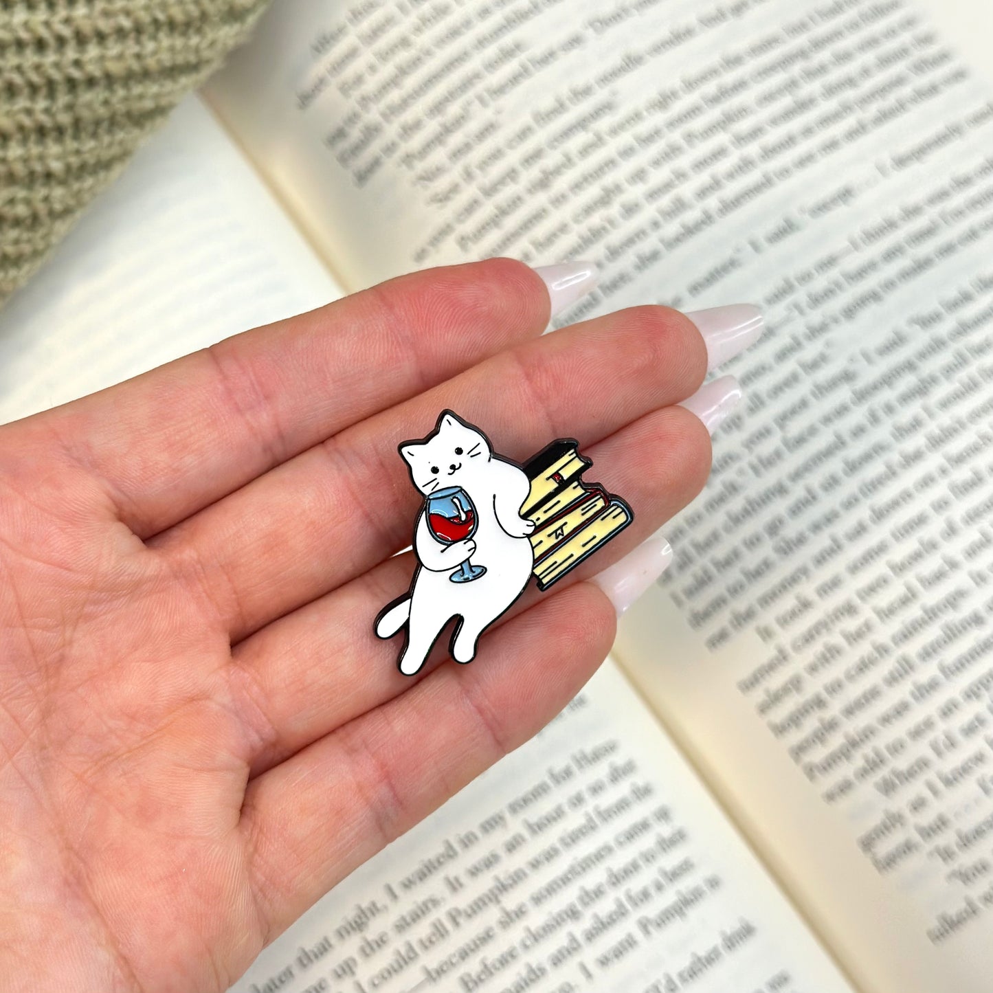 Pin “Cat with Wine & Books”