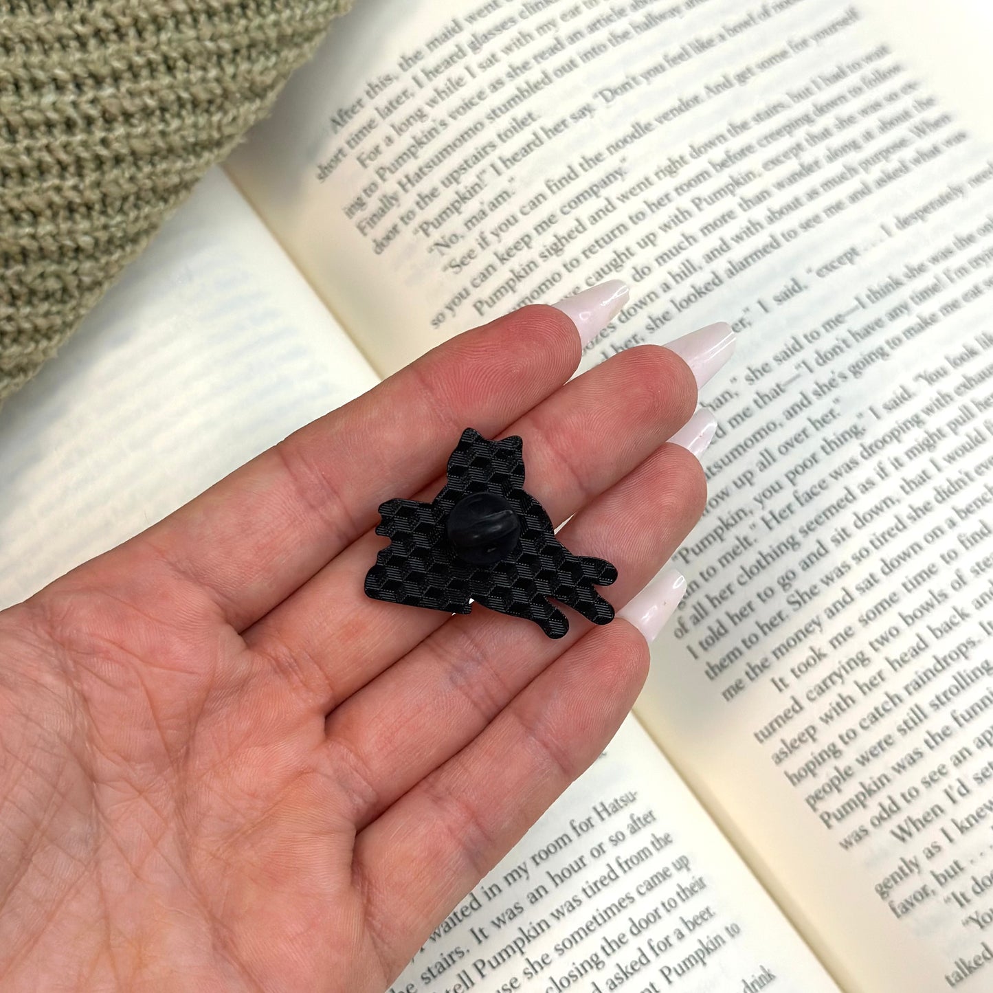 Pin “Cat with Wine & Books”