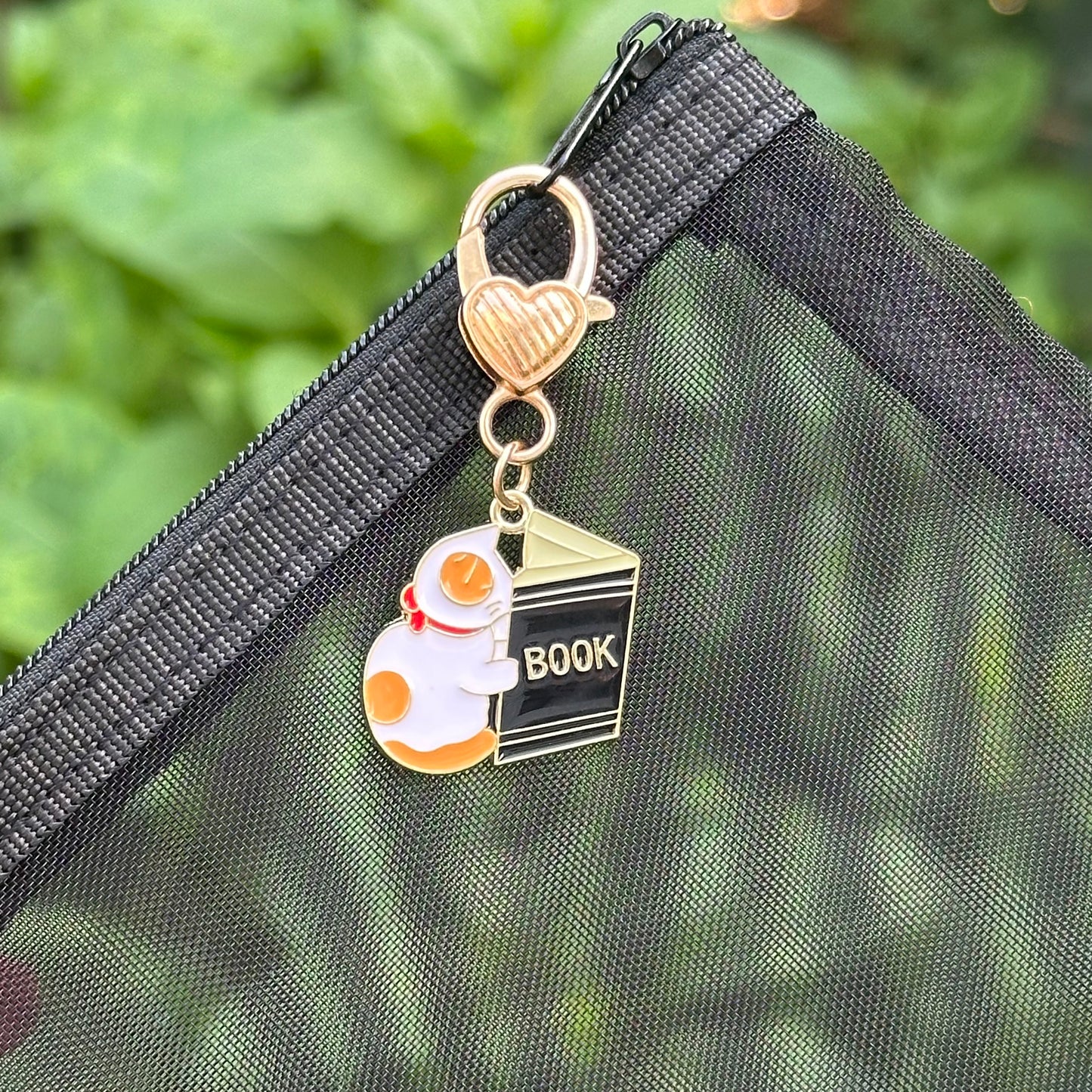 Keychain “Cat with a Book”