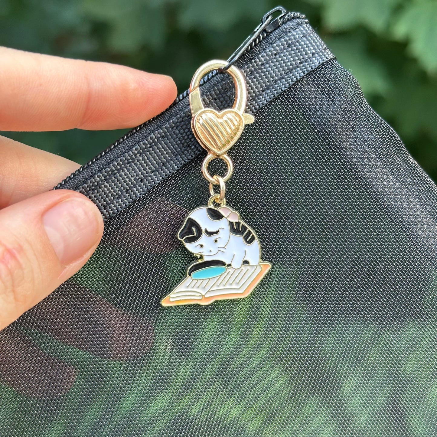 Keychain “Reading Cat”